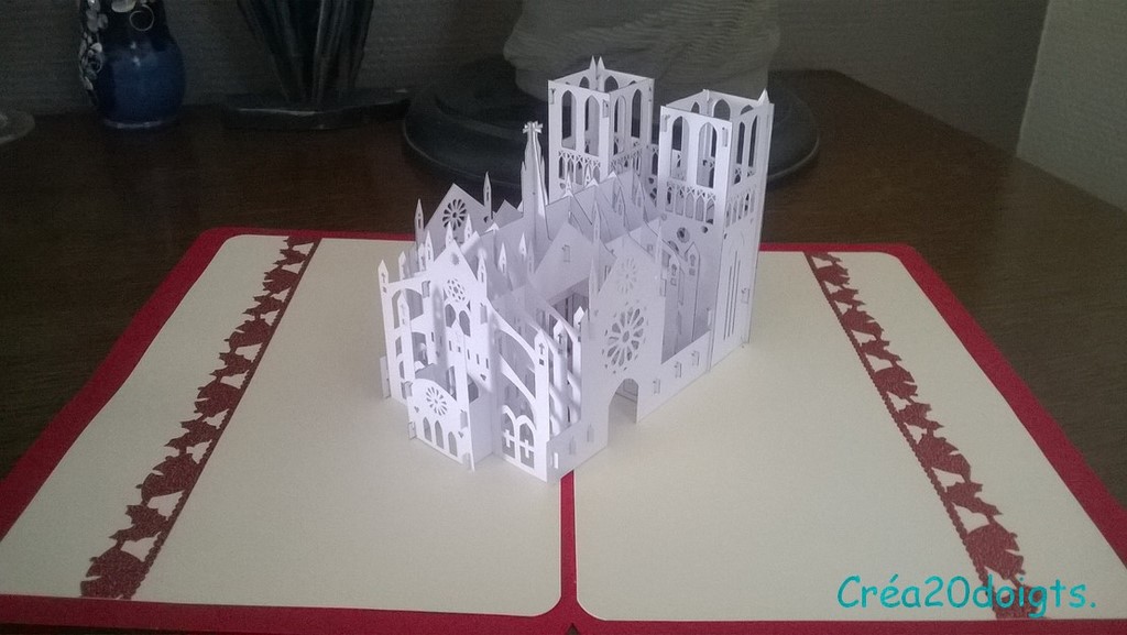 Carte Kirigami.
